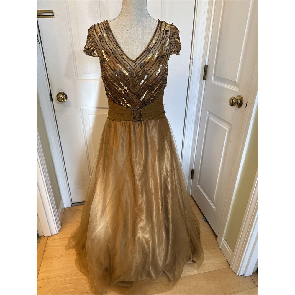 GOLDEN GODDESS scala Size M Bust 34” Waist 29 Fit & Flare Cap Sleeved Sequined